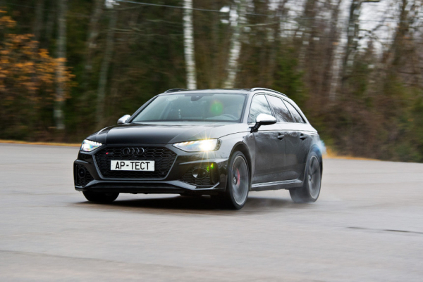Audi RS 4 Avant на полигоне (и заочное сравнение с BMW M3 Touring) Audi RS 4 Avant на полигоне (и заочное сравнение с BMW M3 Touring)
