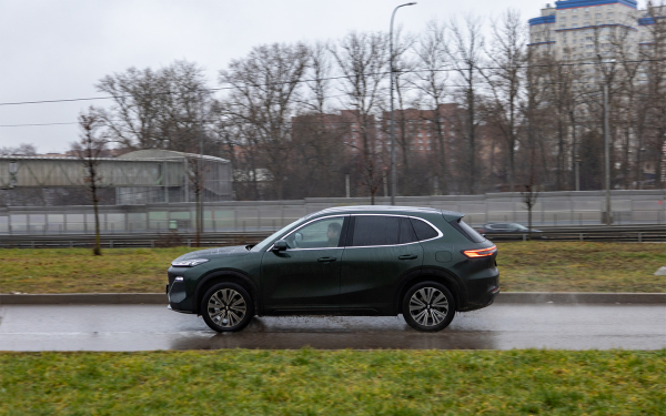 Берегите бензин. Тест первого гибридного кроссовера Geely EX5 EM-i
Берегите бензин. Тест первого гибридного кроссовера Geely EX5 EM-i