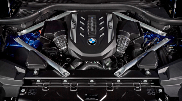 Безошибочно определяем в&nbsp;темноте кроссовер BMW X6