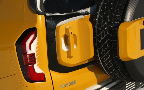 
            Блиц-тест хардкорного кроссовера Deepal G318. Его локализуют в России
        