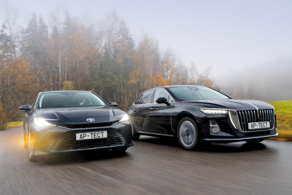 Китайская Toyota Camry против Hongqi H5 на полигоне Китайская Toyota Camry против Hongqi H5 на полигоне