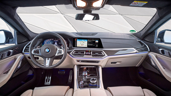 Безошибочно определяем в&nbsp;темноте кроссовер BMW X6