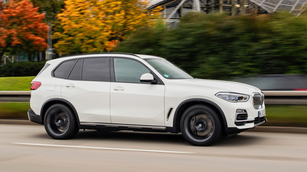 Заправляем электричеством гибрид BMW X5 xDrive45e Заправляем электричеством гибрид BMW X5 xDrive45e