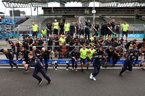 Как ключевые сотрудники Ред Булл уходили из команды: Кристиан Хорнер, Эдриан Ньюи, Хельмут Марко, Роб Маршалл и другие