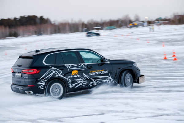 Следы контакта: шины Gislaved IceControl на ледовой трассе в Тюмени Следы контакта: шины Gislaved IceControl на ледовой трассе в Тюмени