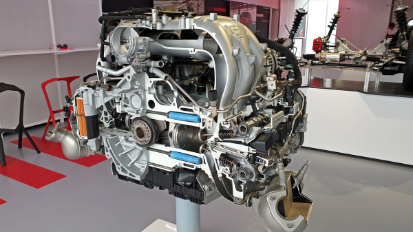 Отрываемся на Porsche GT3 серии 992 от Каймана GT4 c PDK Отрываемся на Porsche GT3 серии 992 от Каймана GT4 c PDK