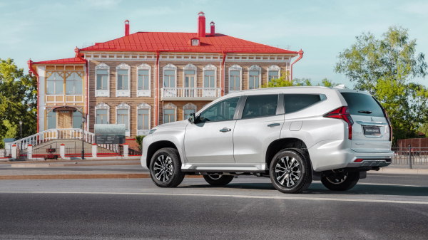 Примеряем статус флагмана на обновлённый Mitsubishi Pajero Sport Примеряем статус флагмана на обновлённый Mitsubishi Pajero Sport