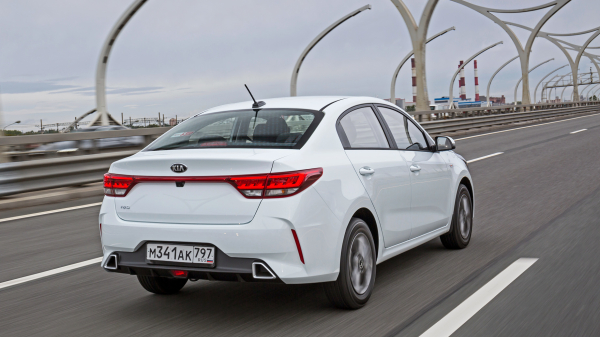 Вычисляем обновлённый седан Kia Rio по внешним признакам Вычисляем обновлённый седан Kia Rio по внешним признакам