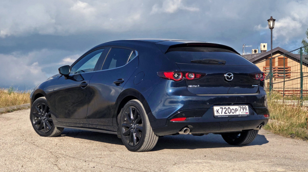 Подпрыгиваем на&nbsp;неровностях за&nbsp;рулём хэтчбека Mazda 3