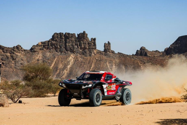 10-й этап ралли Дакар 2026: Сандерс упал, Рома пропустил Аль-Аттию, ван ден Бринк потерял час