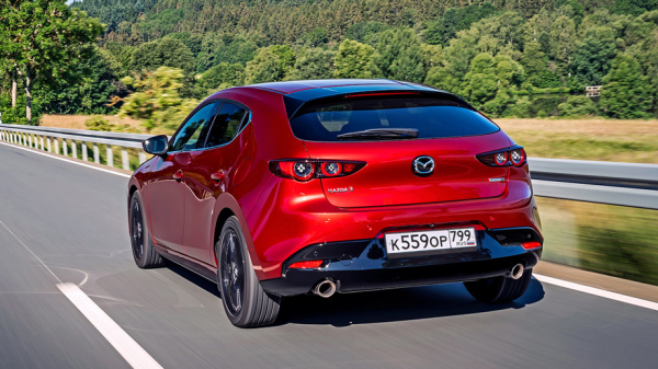 Подпрыгиваем на&nbsp;неровностях за&nbsp;рулём хэтчбека Mazda 3