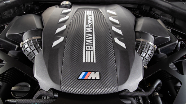 С удовольствием вибрируем в кроссоверах BMW X5 M и X6 M С удовольствием вибрируем в кроссоверах BMW X5 M и X6 M