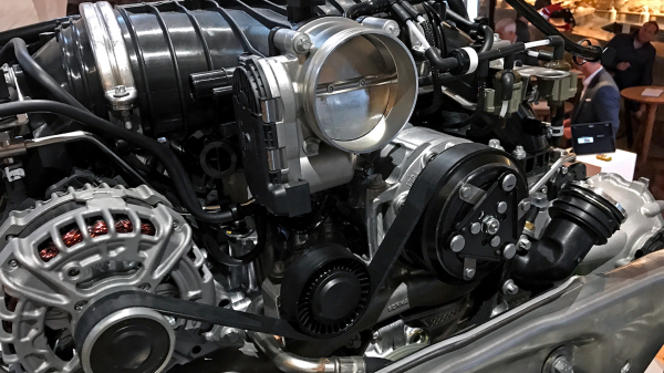 Отрываемся на Porsche GT3 серии 992 от Каймана GT4 c PDK Отрываемся на Porsche GT3 серии 992 от Каймана GT4 c PDK